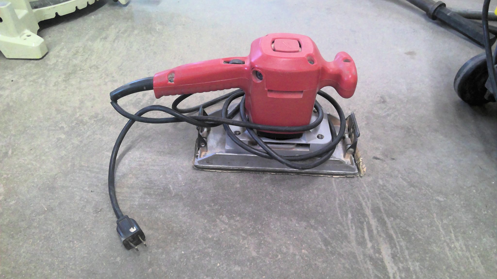 1/2 Sheet Orbital Sander Warroad Rentals