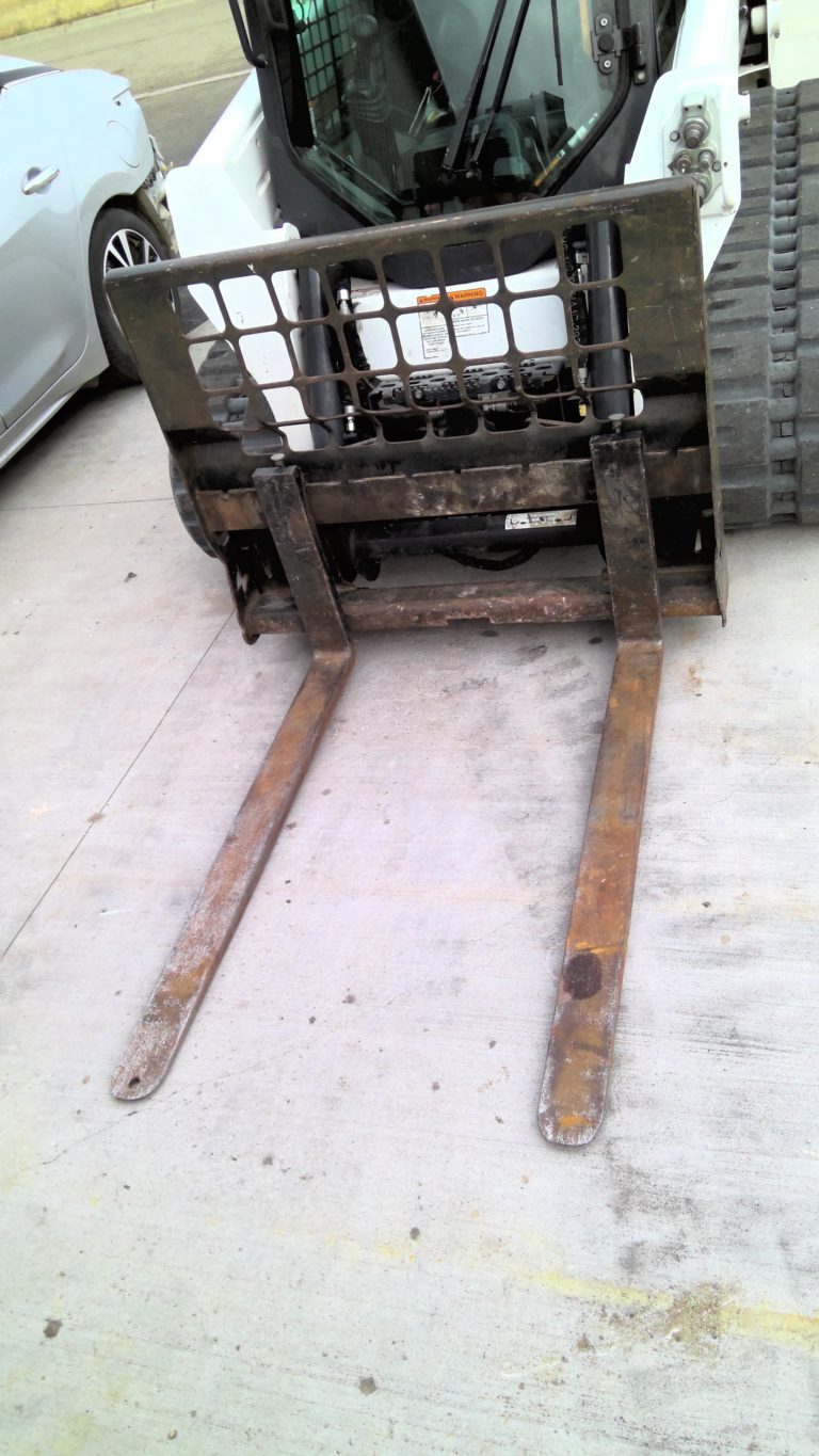 Pallet forks Warroad Rentals